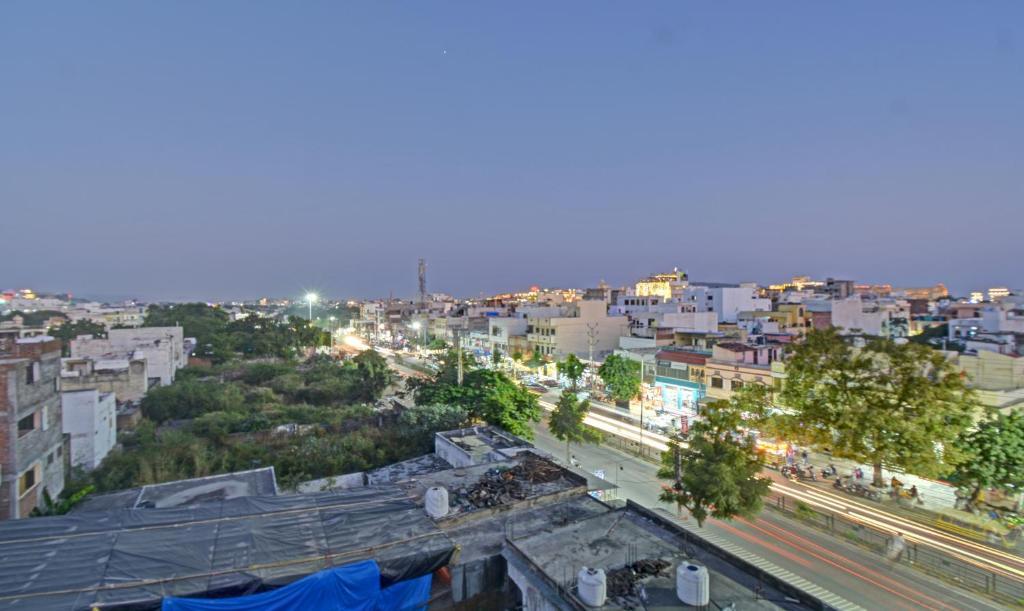 Treebo Paras Raj Near City Palace Udaipur Extérieur photo
